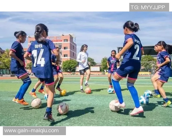 幼儿园足球活动方案探索与实践提升幼儿运动能力与团队合作精神
